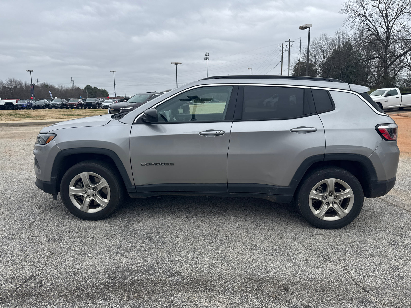 Used 2023 Jeep Compass Latitude image 8