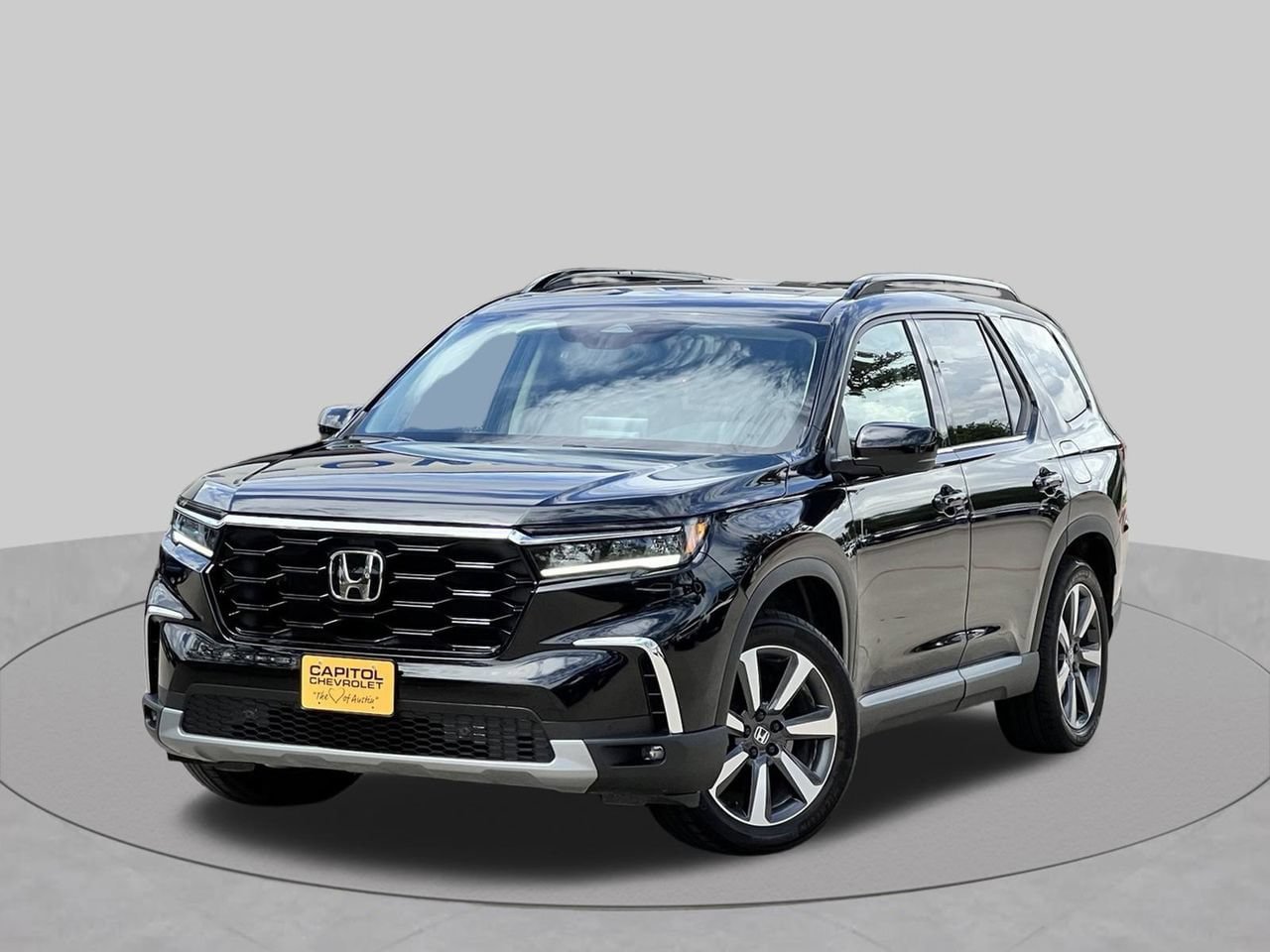 Used 2025 Honda Pilot Touring image 9