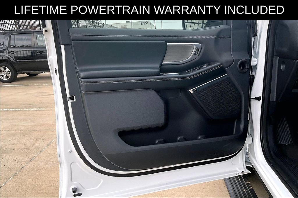 Used 2025 Ford Expedition Platinum image 19