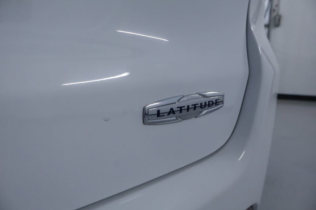 Used 2024 Jeep Compass Latitude image 11
