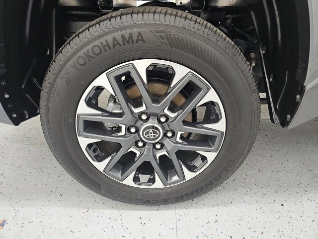 Used 2024 Toyota Tundra Limited AWD/4WD image 7