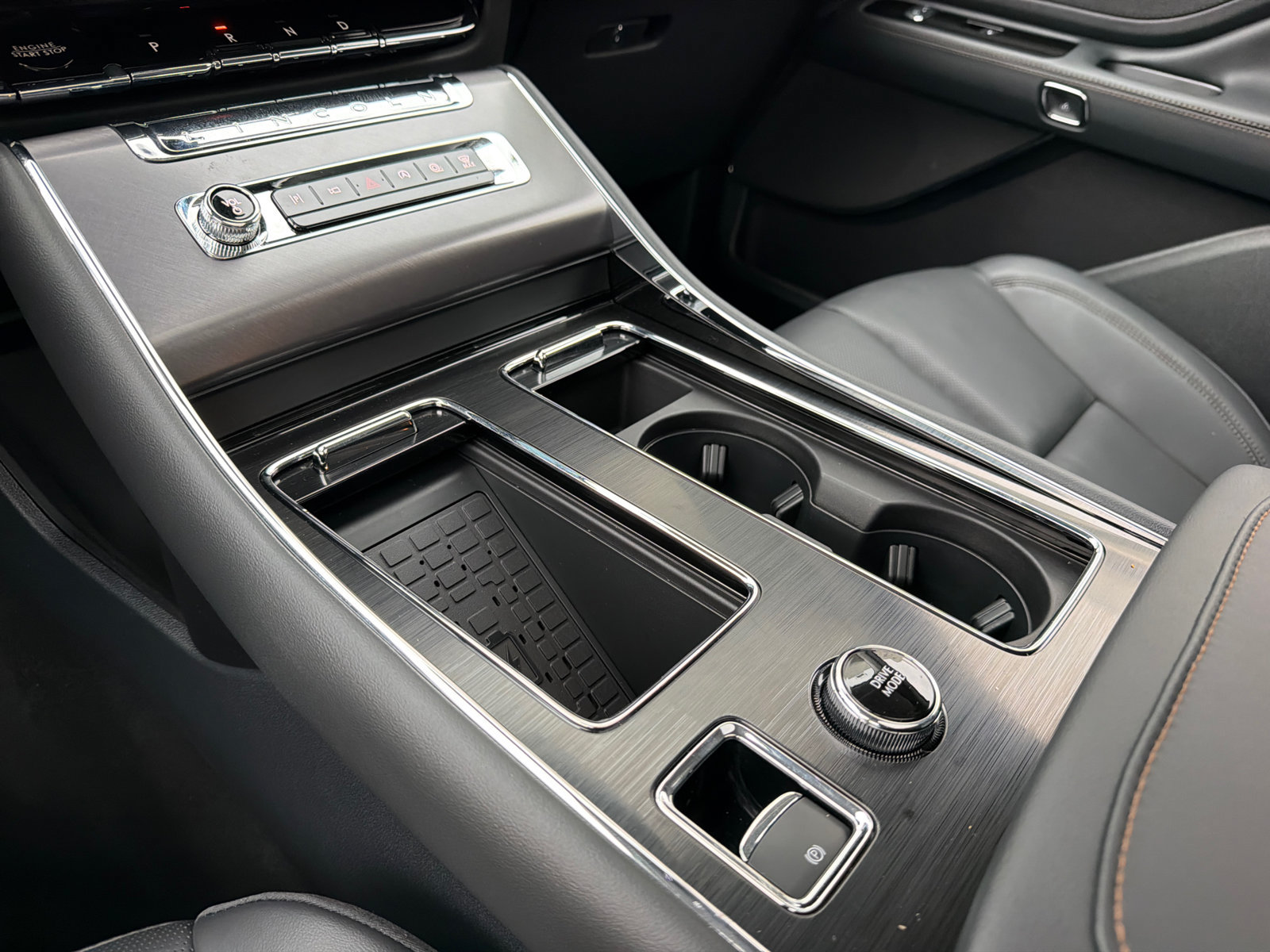 New 2027 Lincoln Aviator AWD w/ Jet Appearance Package image 31