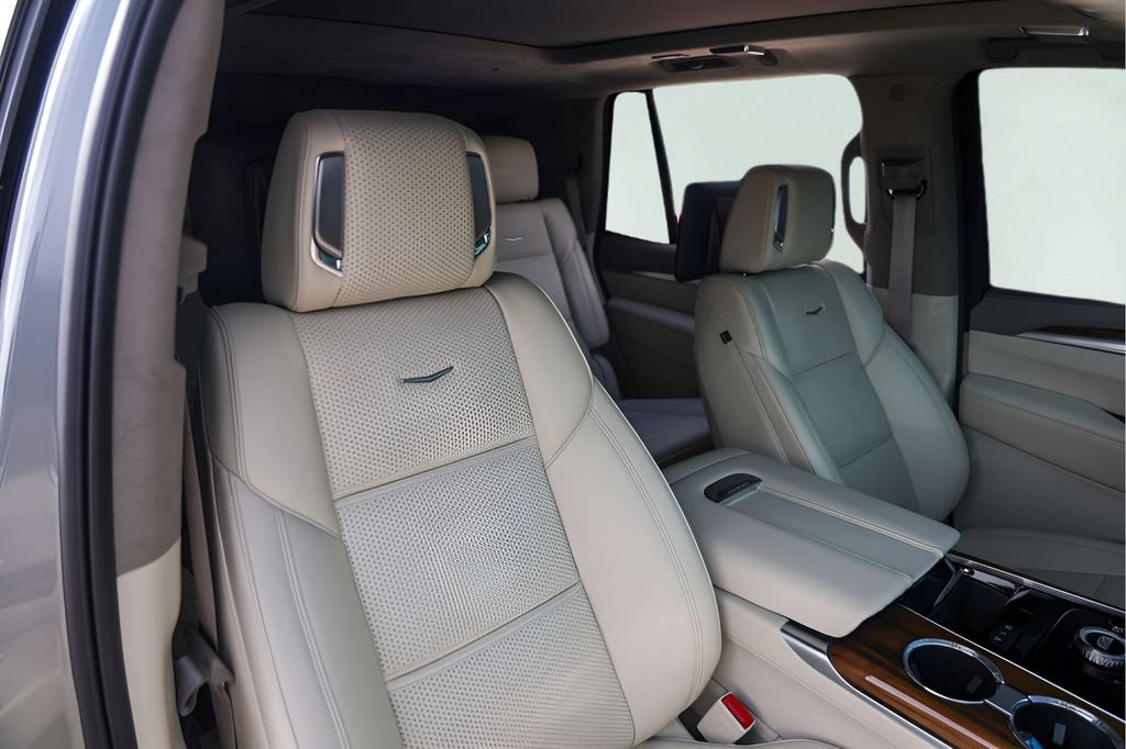 Used 2025 Cadillac Escalade Sport Platinum w/ LPO, ONYX Package AWD/4WD image 35