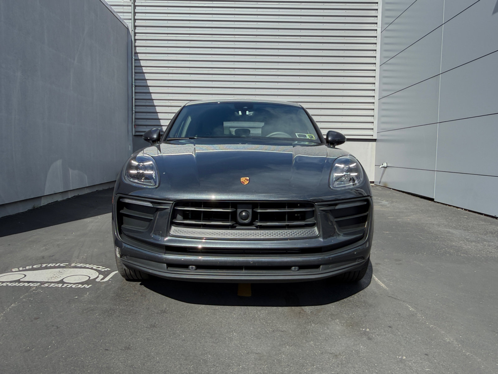 Used 2023 Porsche Macan AWD/4WD image 6