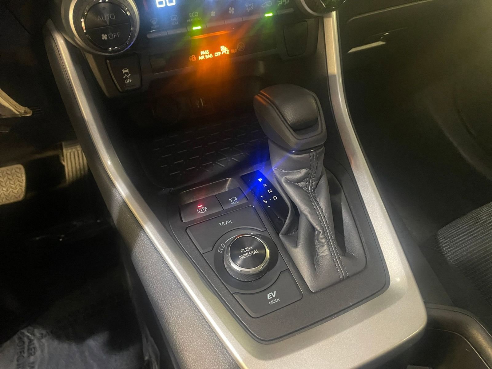 Used 2025 Toyota RAV4 LE image 41