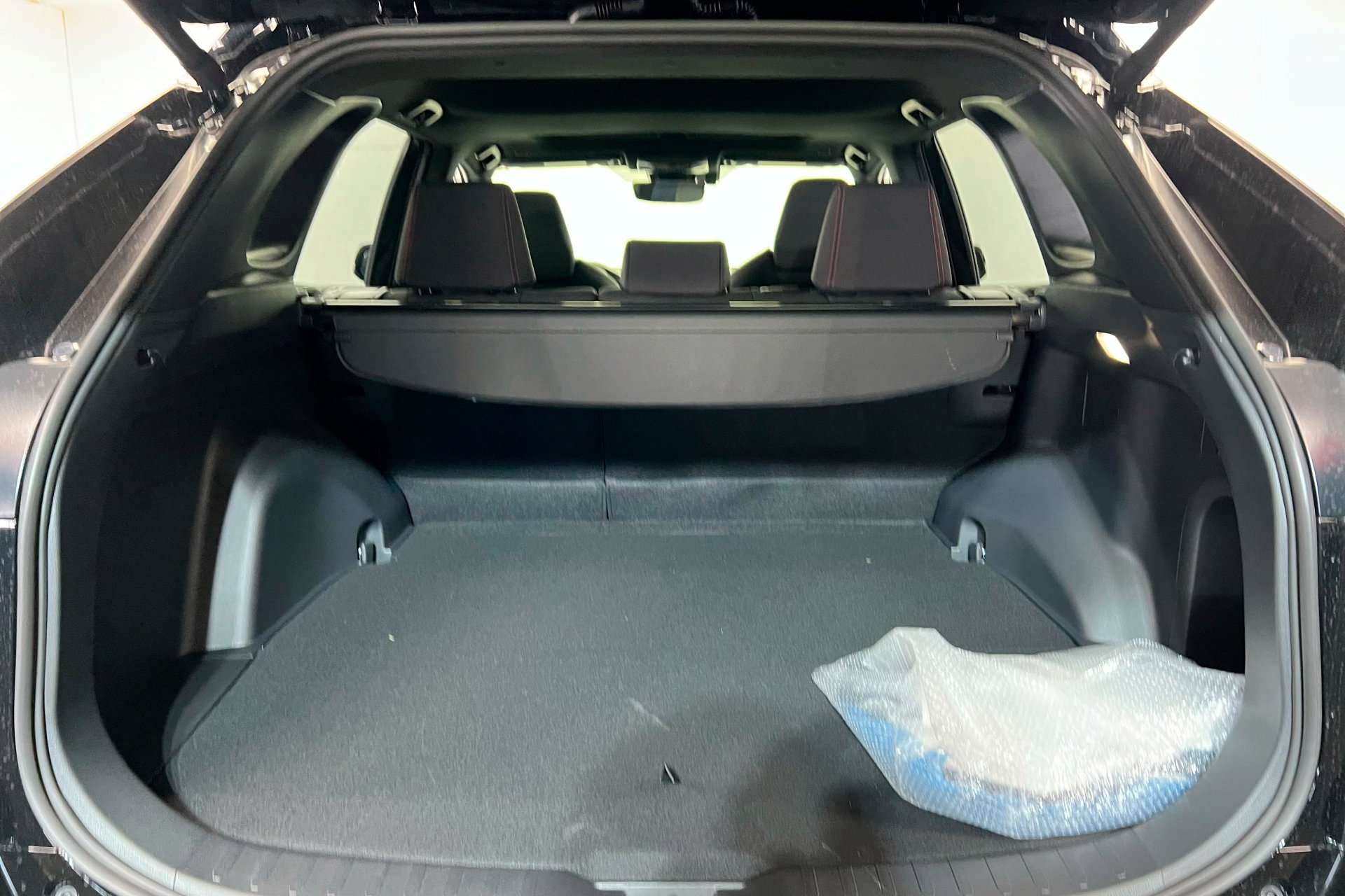 Used 2025 Toyota RAV4 SE w/ Weather & Moonroof Package image 21