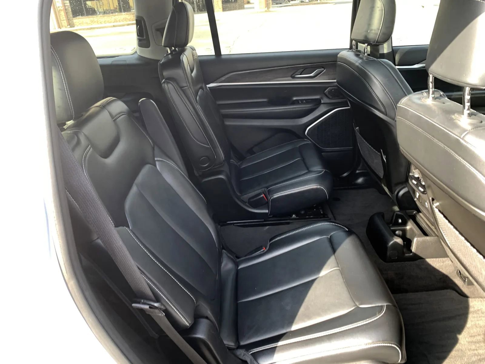 Used 2021 Jeep Grand Cherokee L Limited RWD image 31