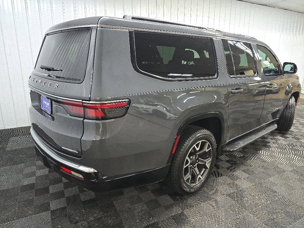 Used 2023 Jeep Wagoneer L Series III w/ Preferred Equipment Group AWD/4WD image 10