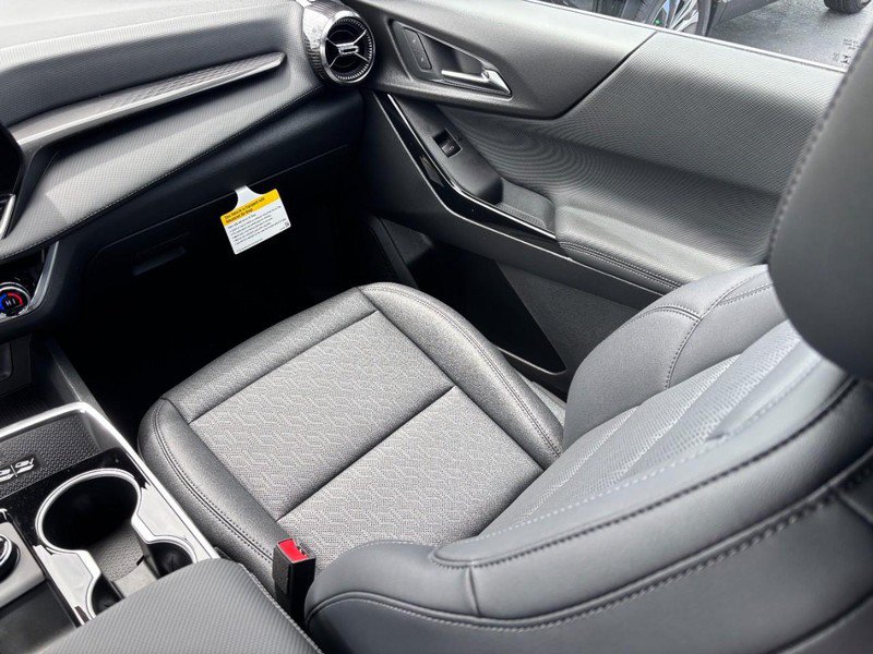 New 2026 Chevrolet Equinox LT w/ Convenience Package II FWD image 9