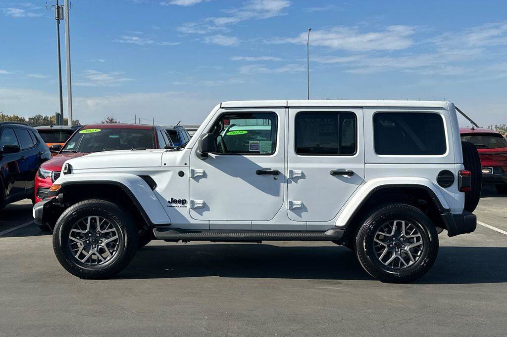 New 2026 Jeep Wrangler Unlimited Sahara AWD/4WD image 7