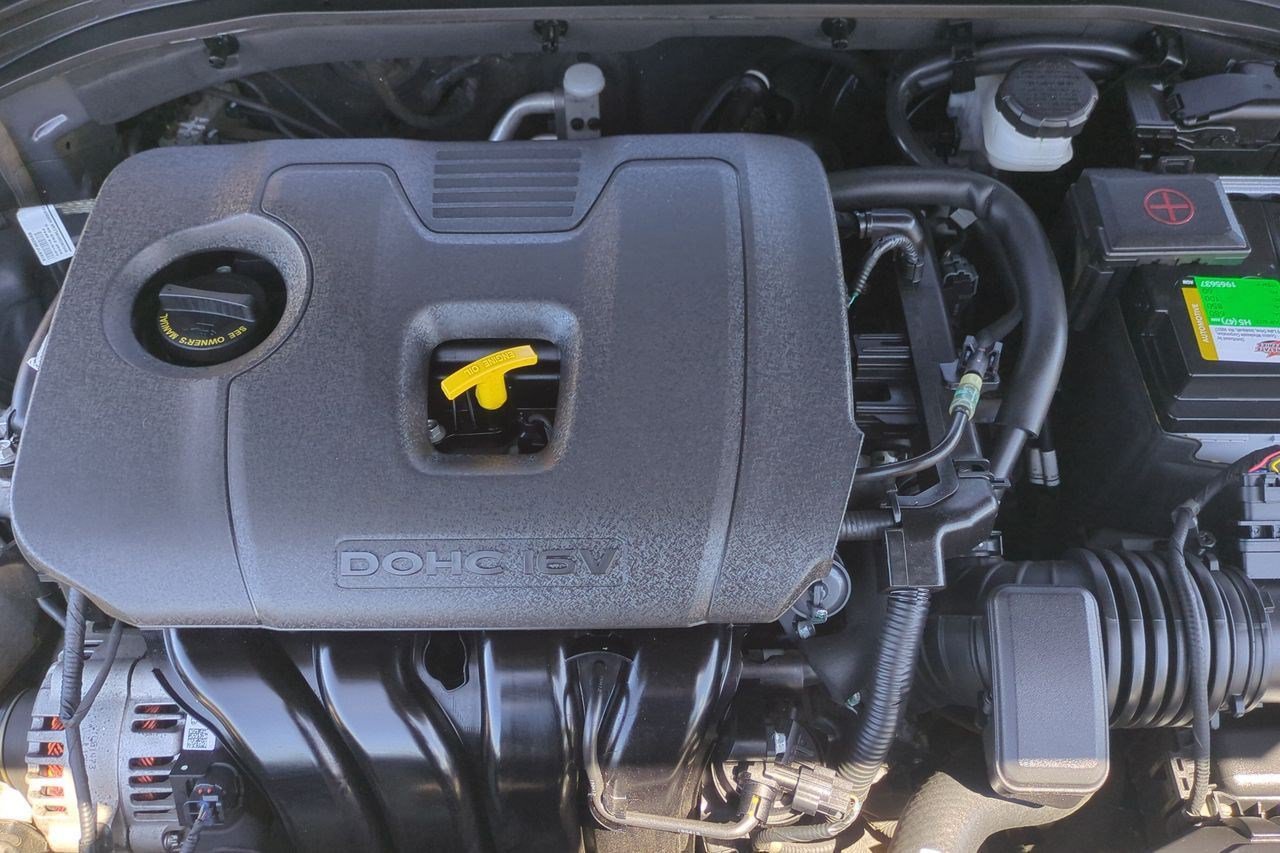 Used 2020 Hyundai Elantra Limited FWD image 25