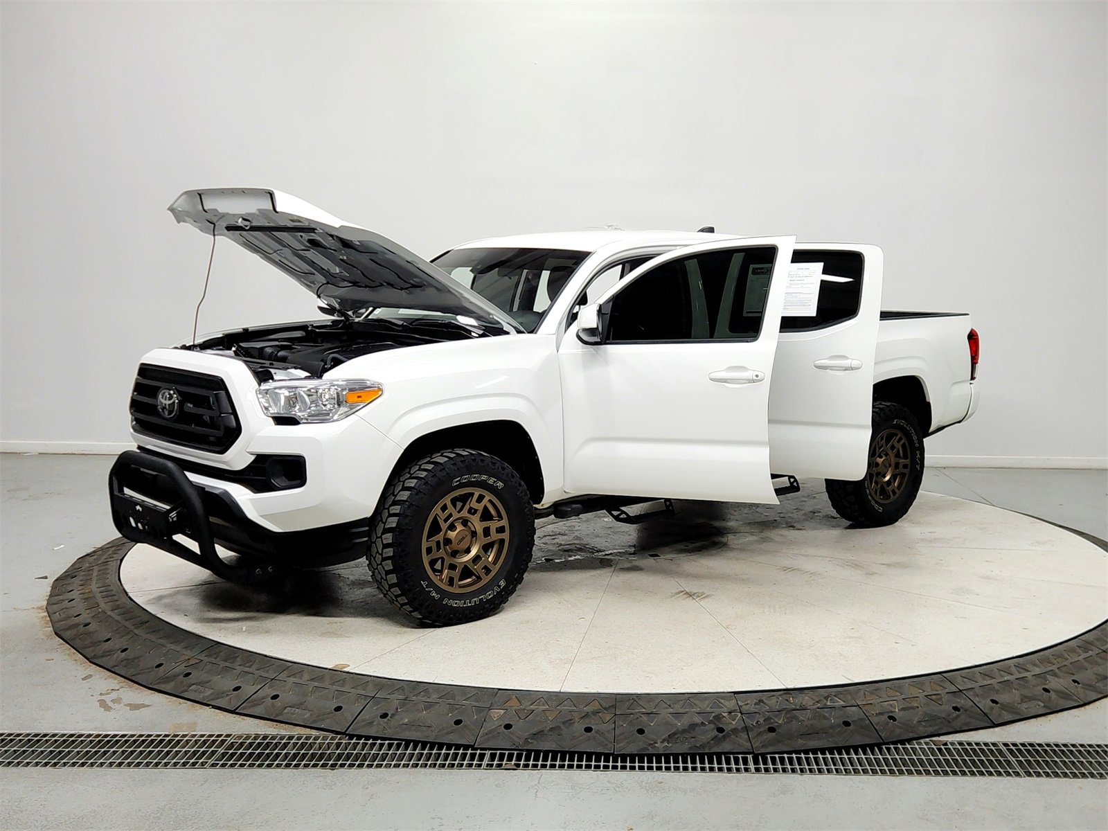 Used 2023 Toyota Tacoma SR image 11