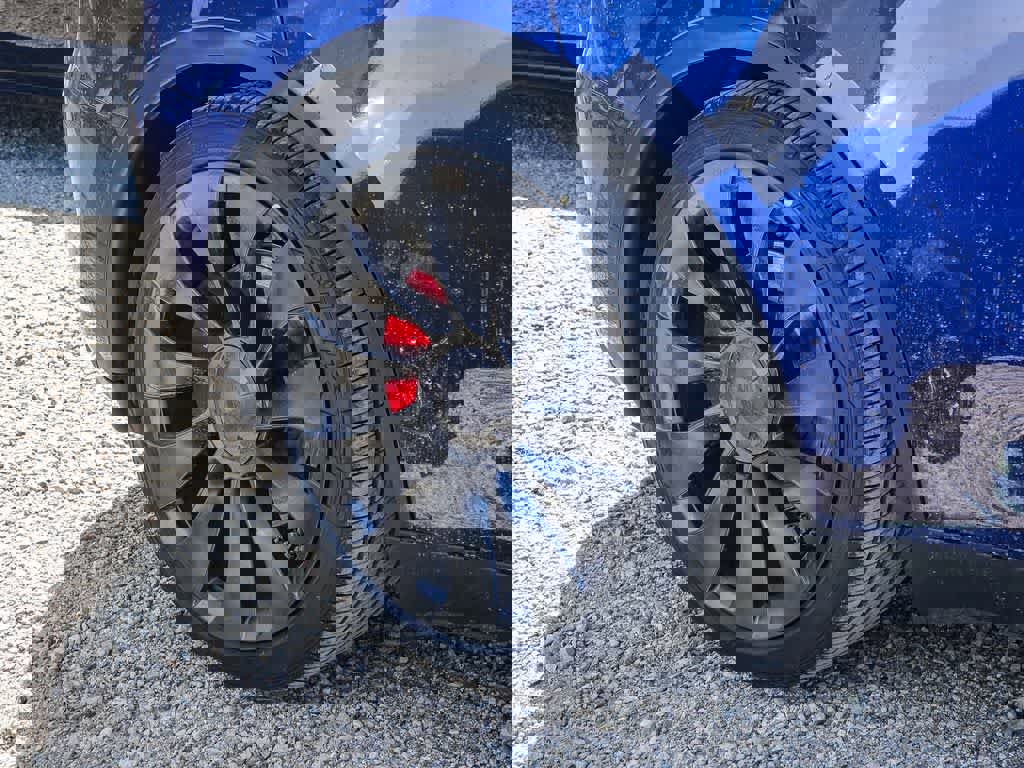 Used 2023 Tesla Model Y Performance AWD/4WD image 9