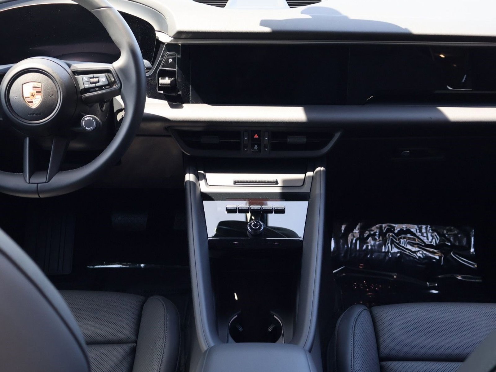 Certified 2025 Porsche Macan Electric RWD image 19