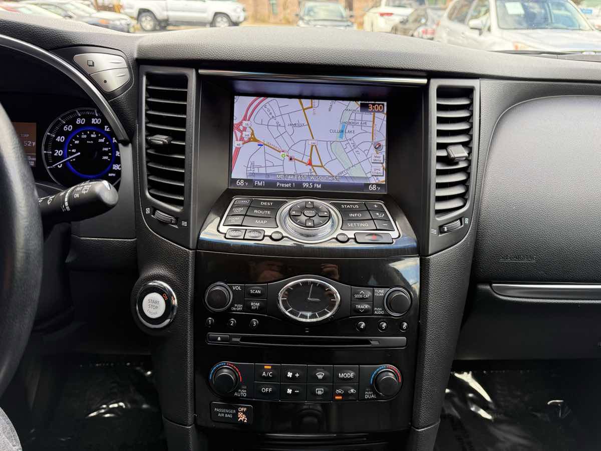 Used 2015 INFINITI QX70 AWD w/ Premium Package image 17