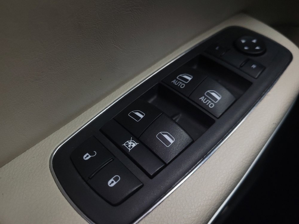 Used 2022 Chrysler 300 Touring image 27