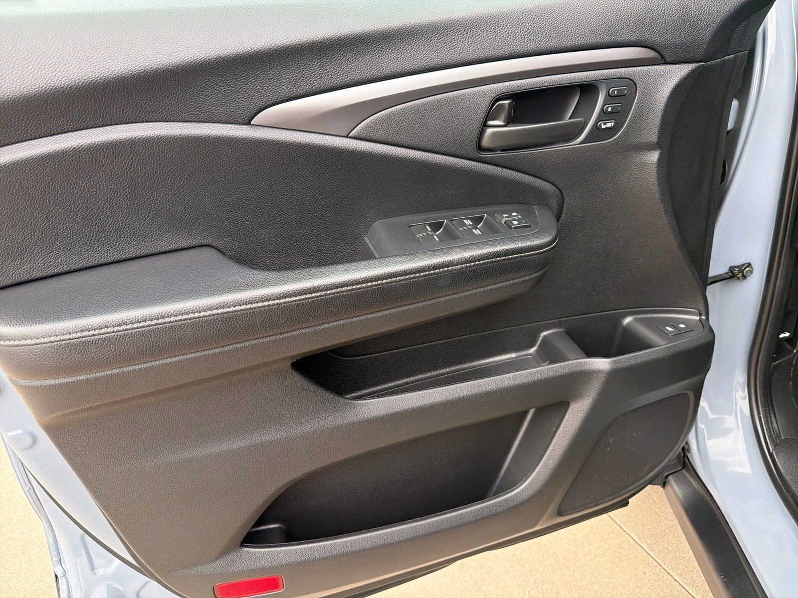 Used 2023 Honda Passport EX-L image 16