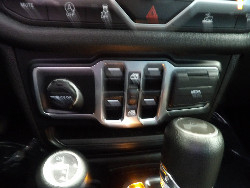 Used 2024 Jeep Wrangler Unlimited Sport AWD/4WD image 34