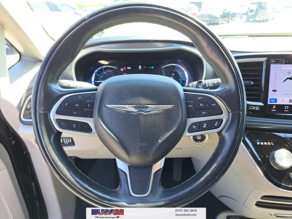Used 2022 Chrysler Pacifica Touring-L w/ Uconnect Theater Family Group image 14