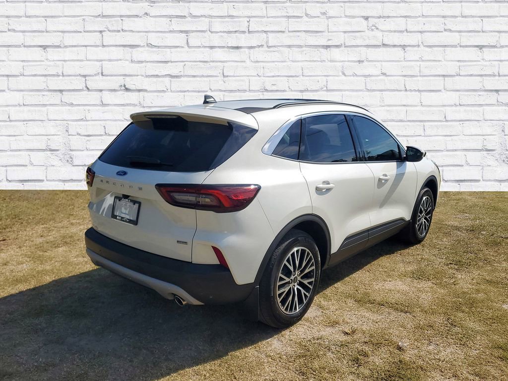 Used 2023 Ford Escape SE image 2