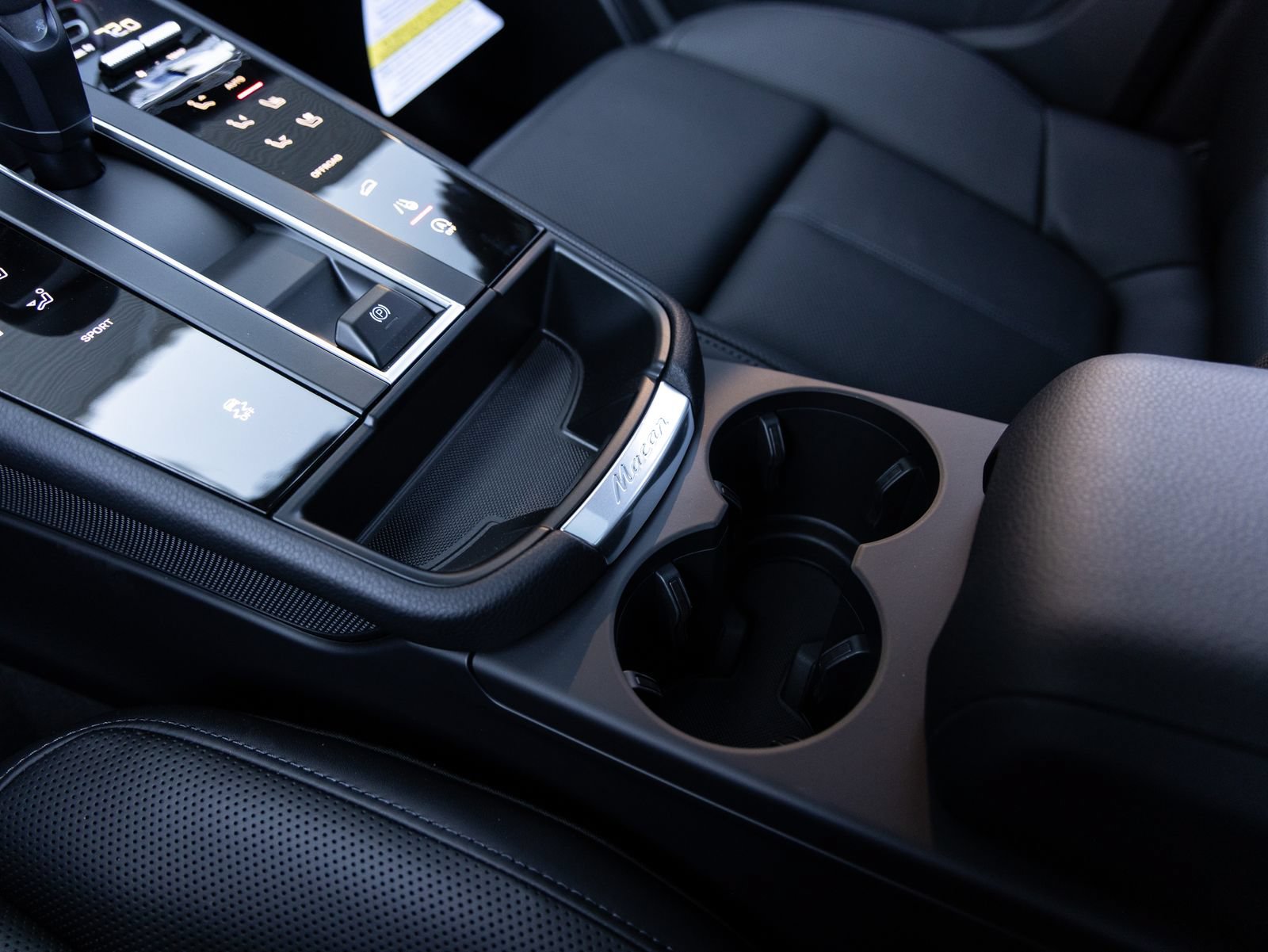 Certified 2026 Porsche Macan AWD/4WD image 18