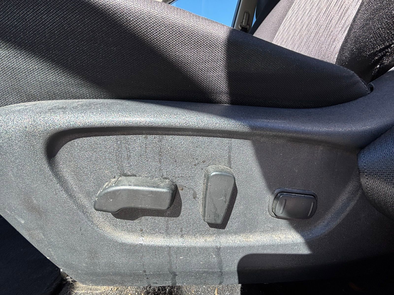 Used 2017 Nissan Rogue SV w/ SV Premium Package image 8