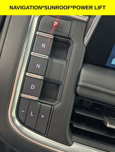 Used 2022 Chevrolet Suburban Z71 w/ Luxury Package image 24