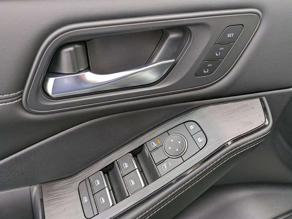 New 2025 Nissan Rogue SL w/ Tech Package AWD/4WD image 29