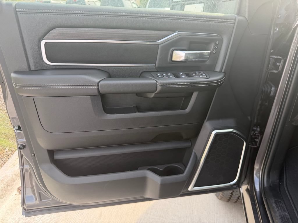 New 2026 RAM 2500 Laramie AWD/4WD image 13