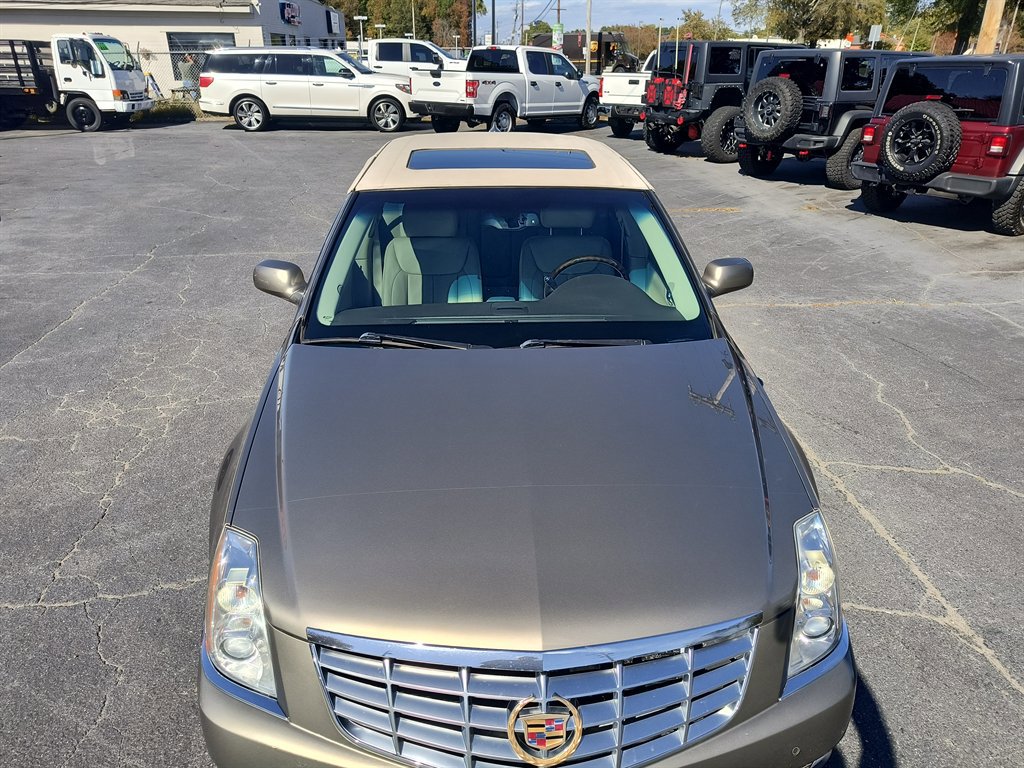 Used 2010 Cadillac DTS Luxury image 9