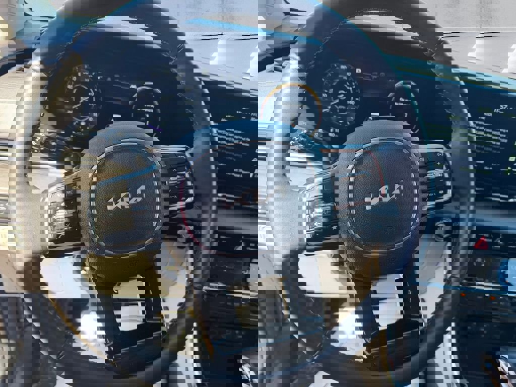 Used 2024 Kia Carnival SX image 8