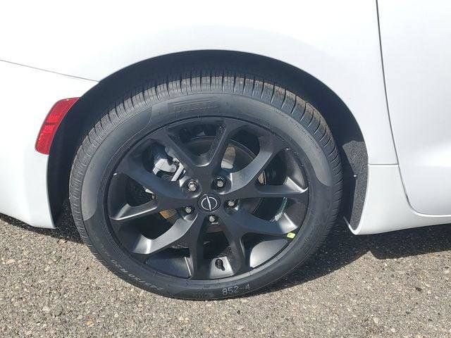 New 2026 Chrysler Pacifica Select w/ S Appearance Package FWD image 5