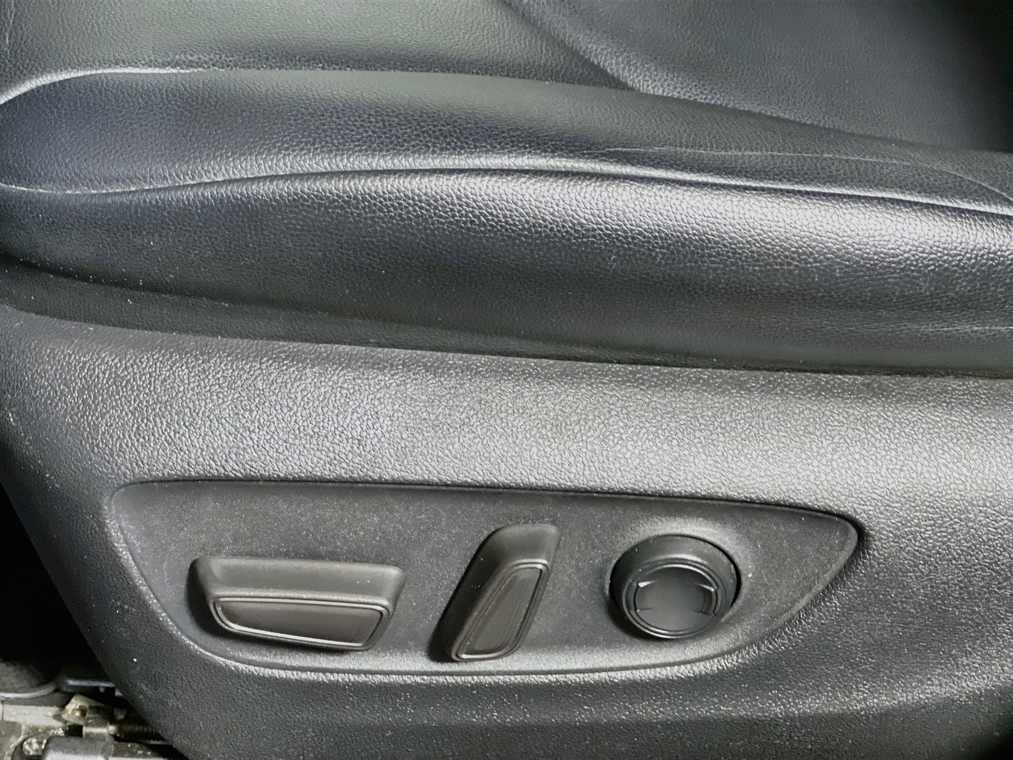 Used 2021 Toyota Highlander XLE FWD image 15