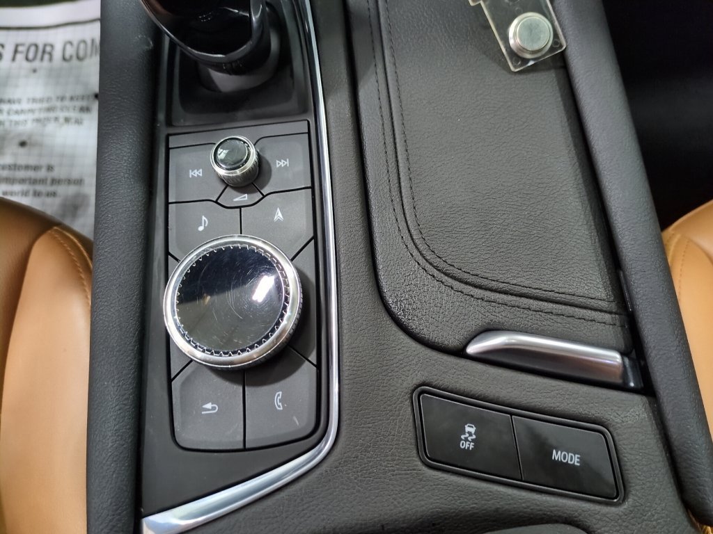 Used 2024 Cadillac XT5 Premium Luxury w/ LPO, Floor Liner Package AWD/4WD image 9