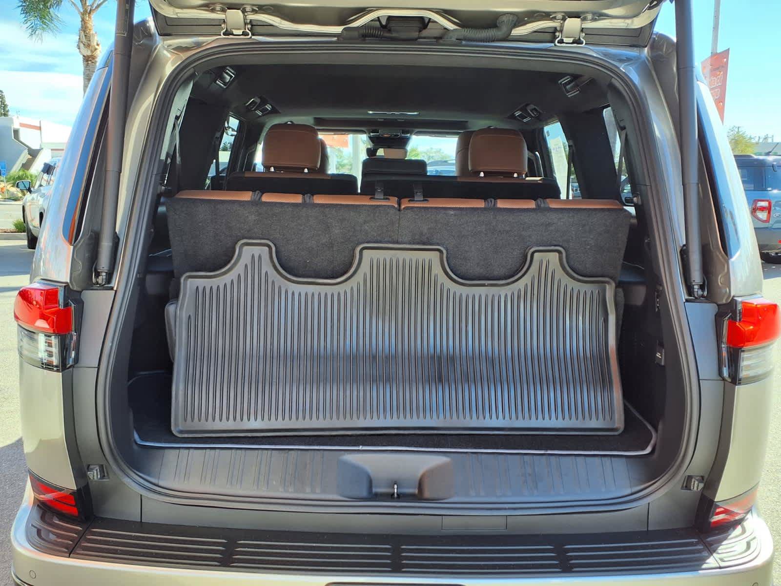 Used 2024 Lexus GX 550 w/ Cold Area Package AWD/4WD image 8