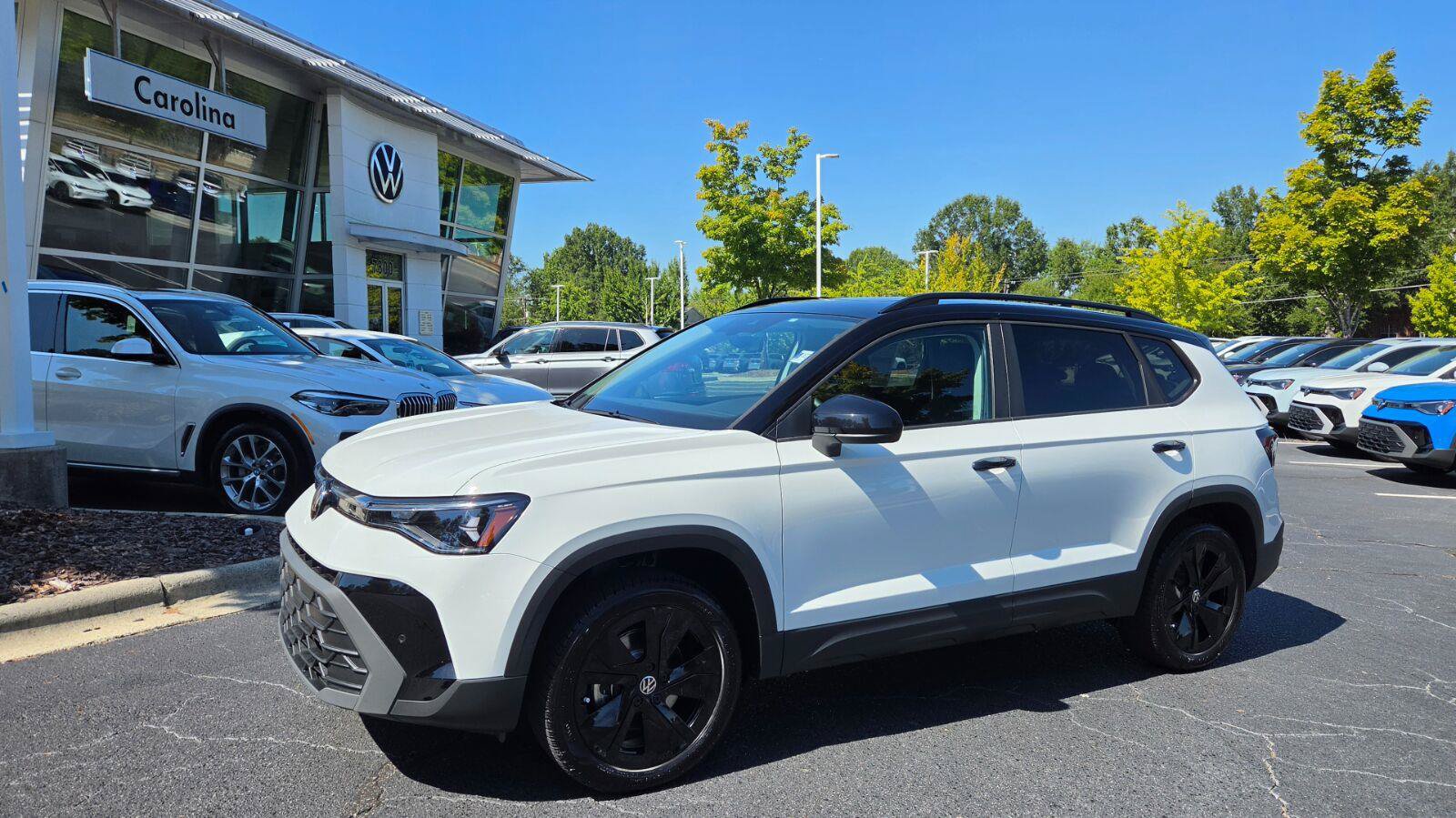 New 2027 Volkswagen Taos SE FWD image 1