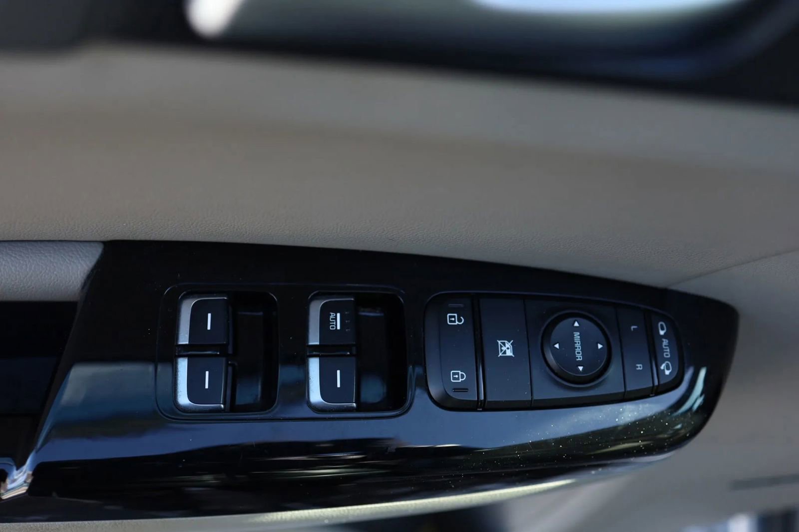 Used 2018 Kia Sportage SX image 11