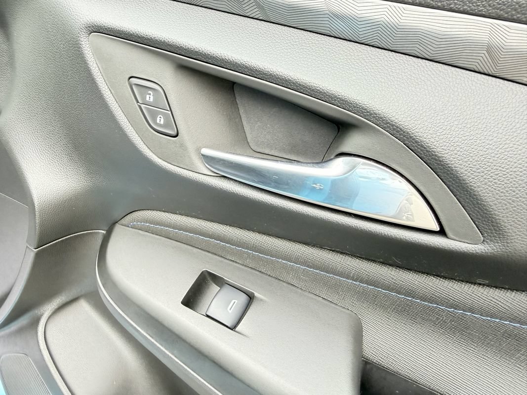 Used 2025 Buick Envista Sport Touring w/ Convenience I Package FWD image 29