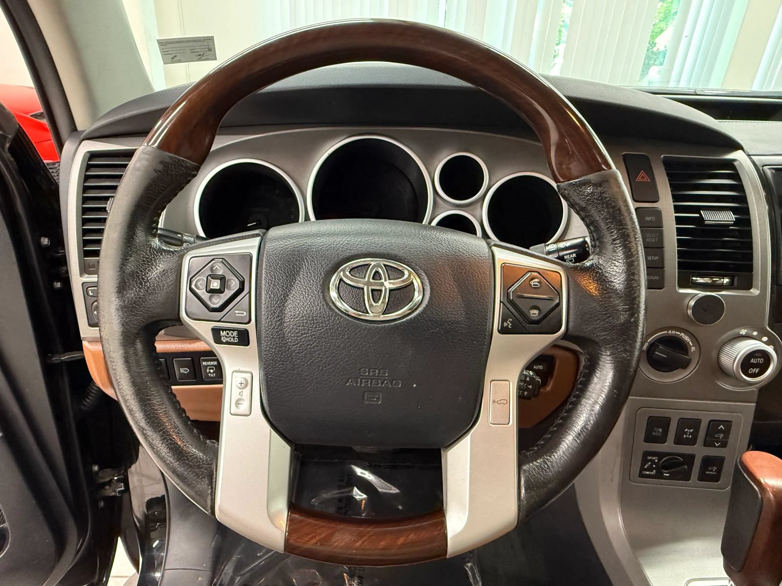 Used 2014 Toyota Sequoia Platinum AWD/4WD image 32