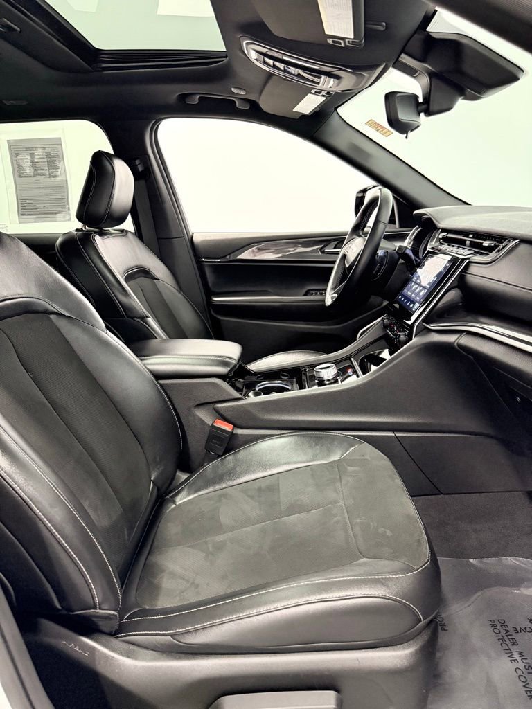 Used 2022 Jeep Grand Cherokee Altitude image 16