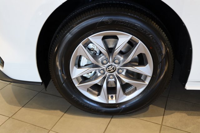 New 2025 Toyota Sienna LE image 5