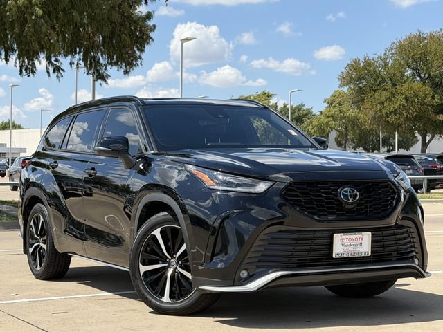 Used 2022 Toyota Highlander XSE FWD image 2