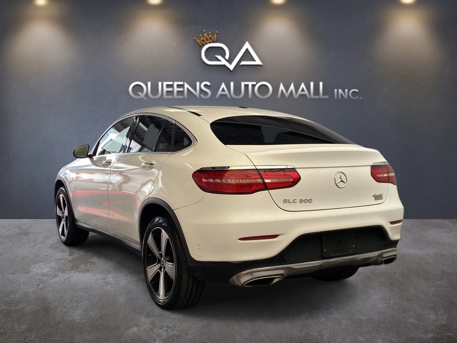 Used 2018 Mercedes-Benz GLC 300 4MATIC Coupe image 4