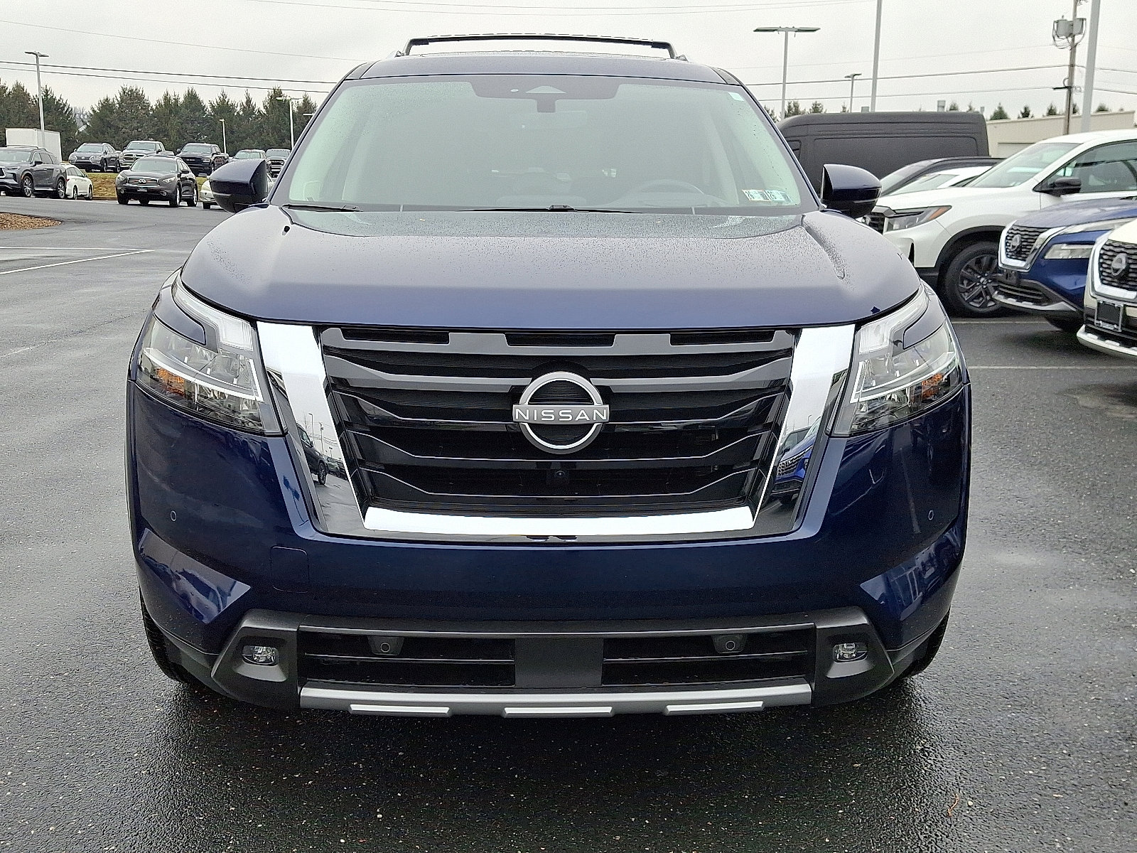 Used 2024 Nissan Pathfinder Platinum image 2