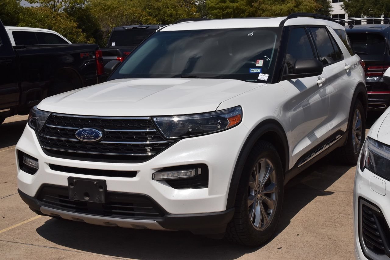 Used 2020 Ford Explorer XLT w/ Equipment Group 202A RWD image 2