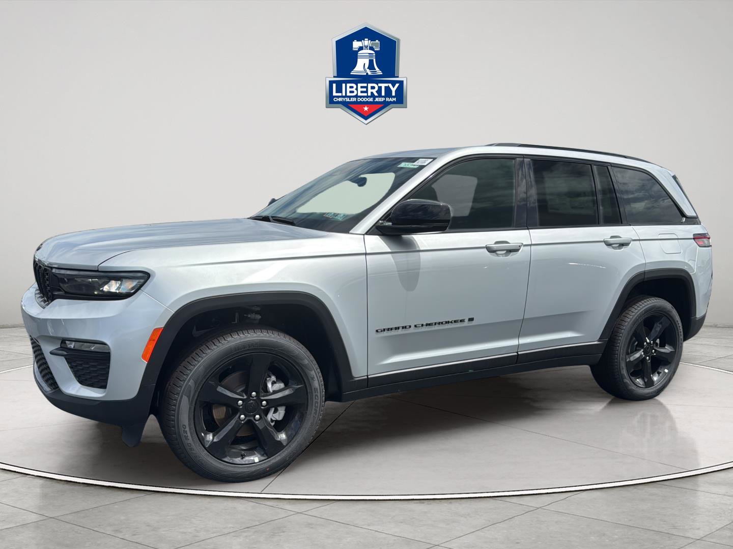 New 2025 Jeep Grand Cherokee Limited w/ Luxury Tech Group II AWD/4WD image 4