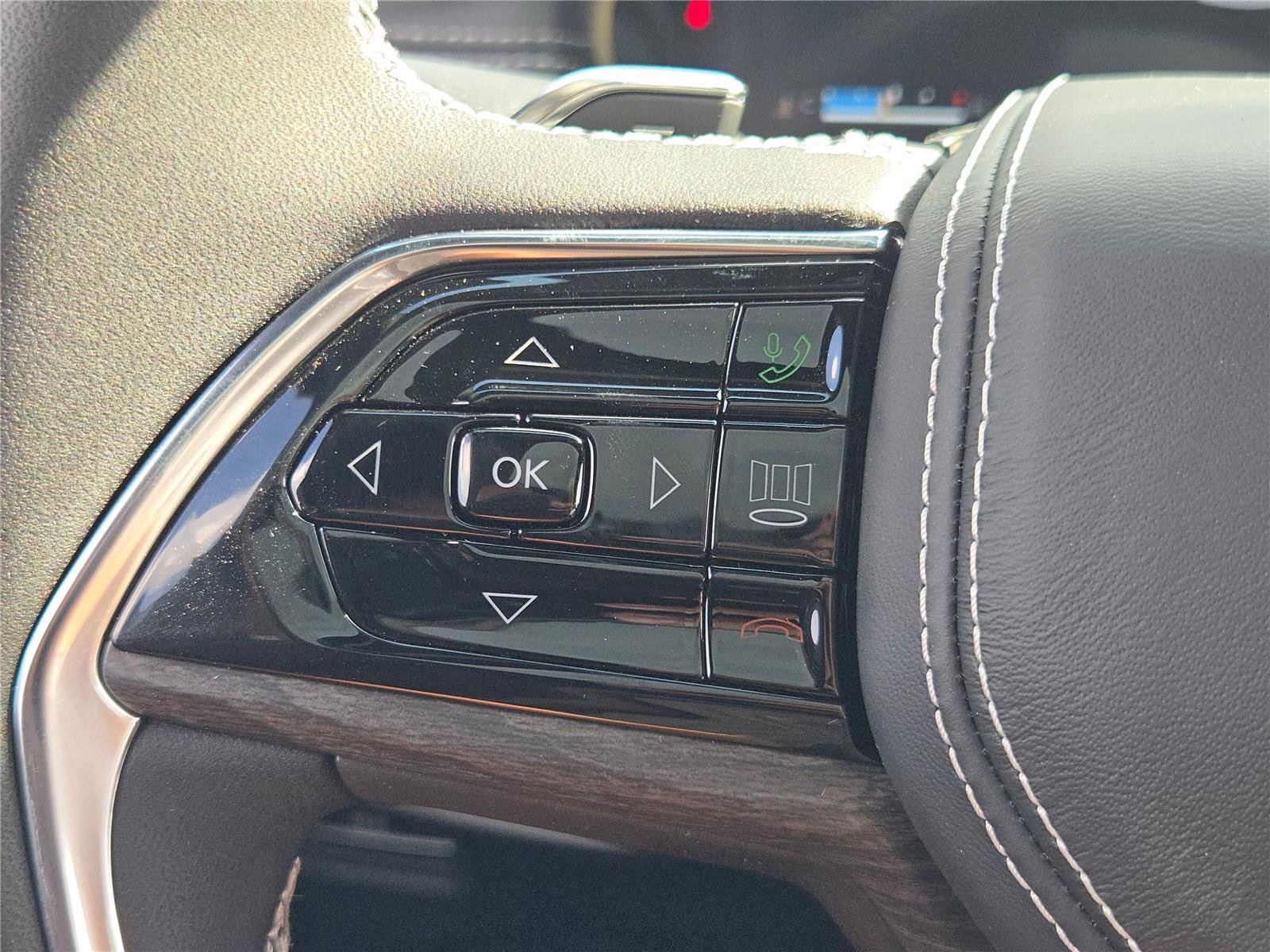 New 2025 Jeep Grand Cherokee Overland w/ Trailer Tow Package image 34