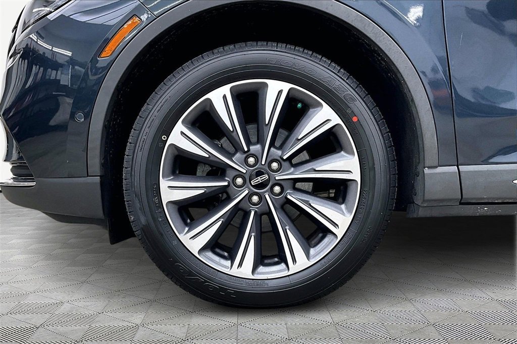 Used 2022 Lincoln Corsair Reserve w/ Equipment Group 201A image 9