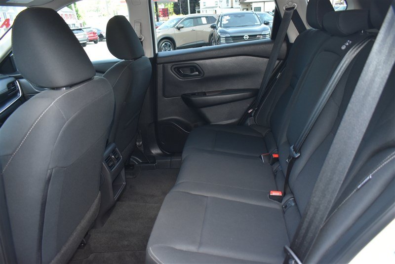 Used 2024 Nissan Rogue S AWD/4WD image 21