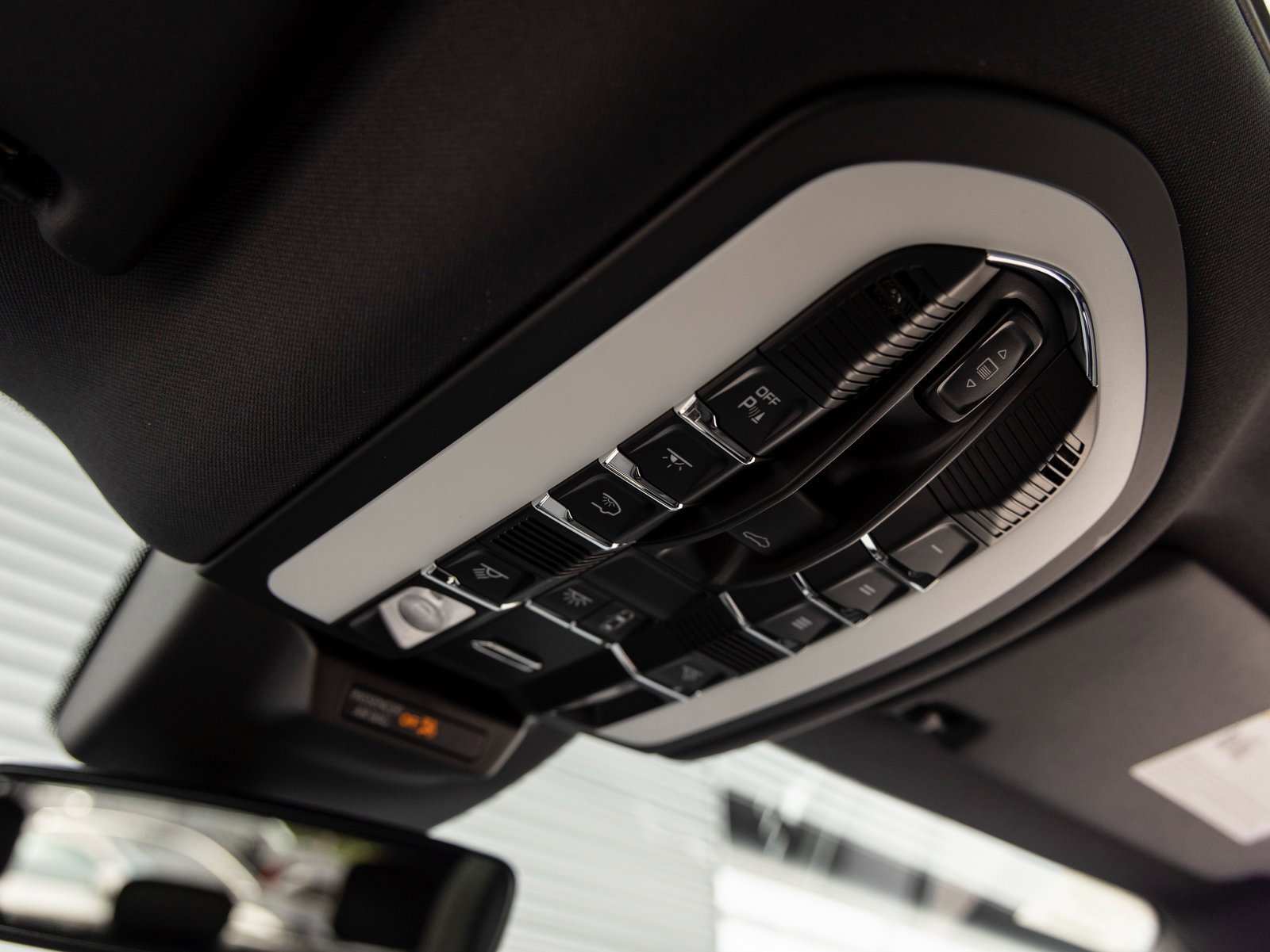 Certified 2025 Porsche Macan image 19